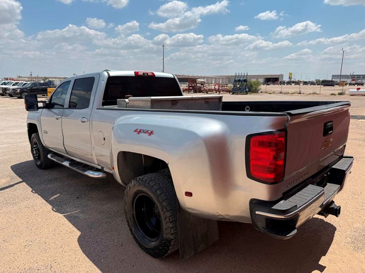 2016-chevrolet-silverado-3500-image-4