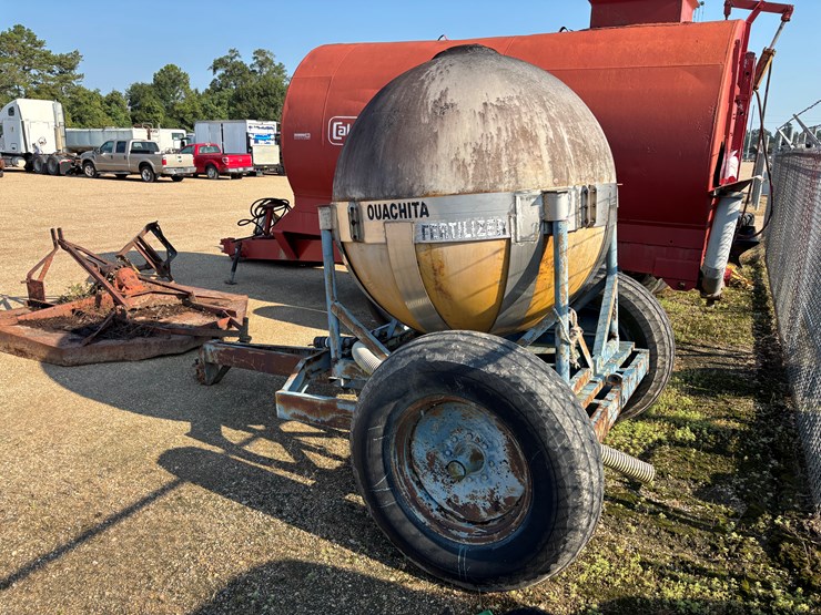 #22974-•-500-gallon-fertilizing-wagon-image-1