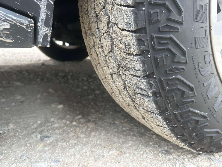 2019-chevrolet-tahoe-lt-image-32