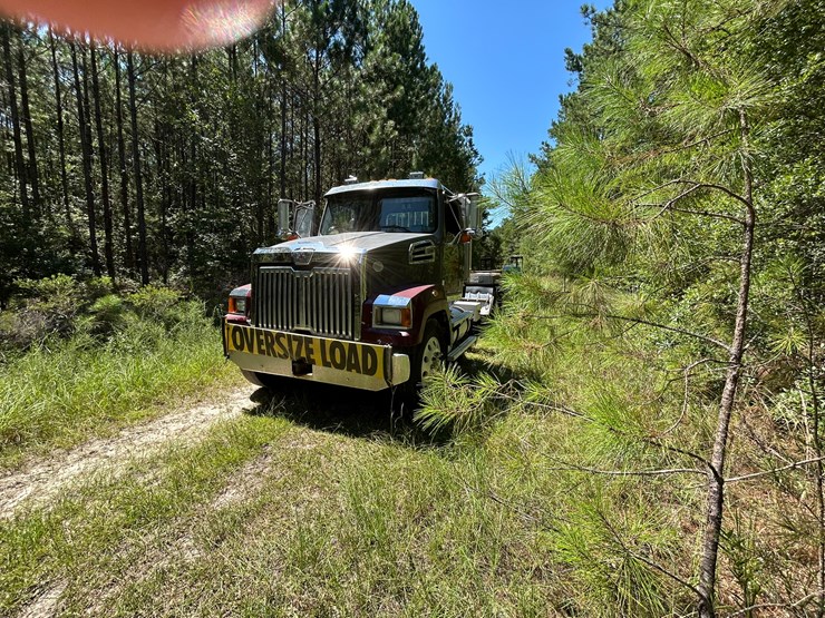 2016-western-star-4700sb-image-3