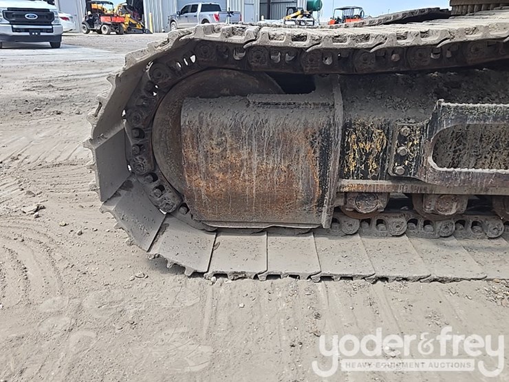 2021-caterpillar-349-image-15