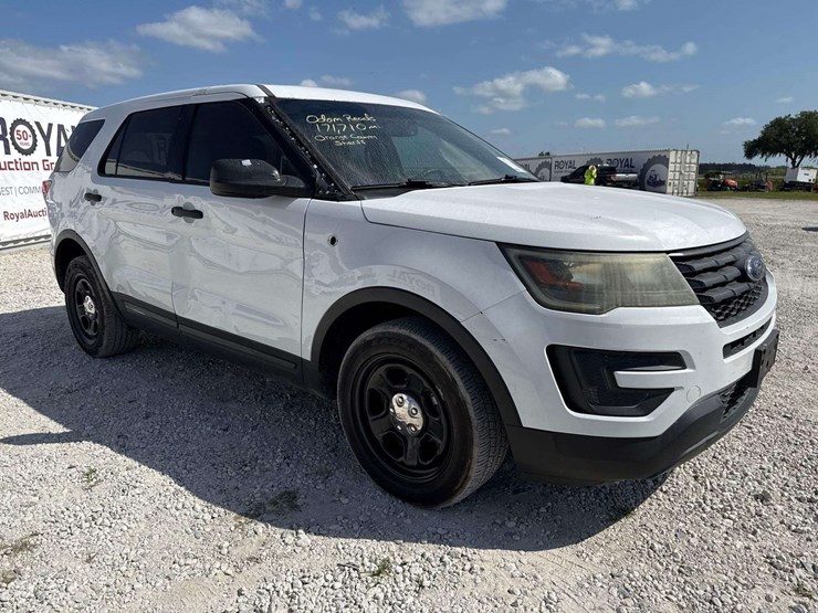 2016-ford-explorer-image-2