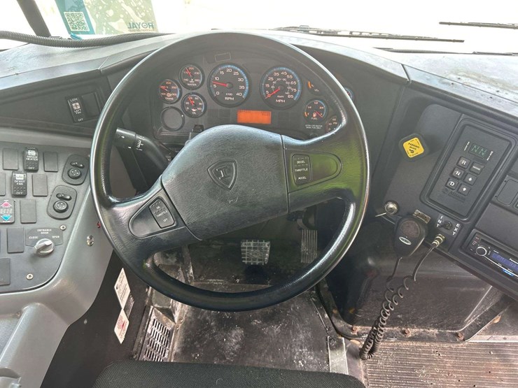 2009-ic-corporation-pb105-school-bus-image-11