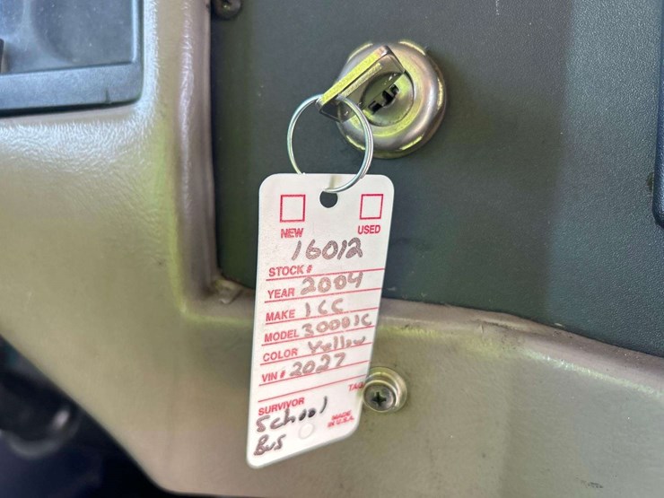 2004-ic-corporation-3000ic-school-bus-image-33