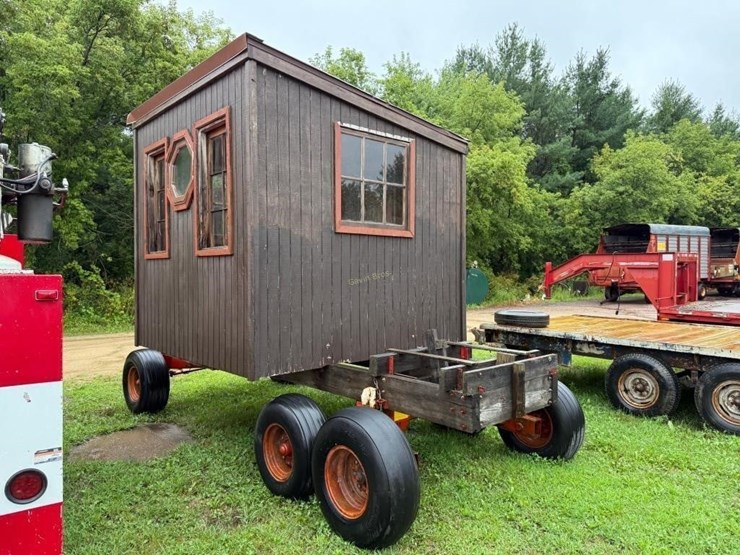 deer-stand-on-tandem-running-gear-image-5