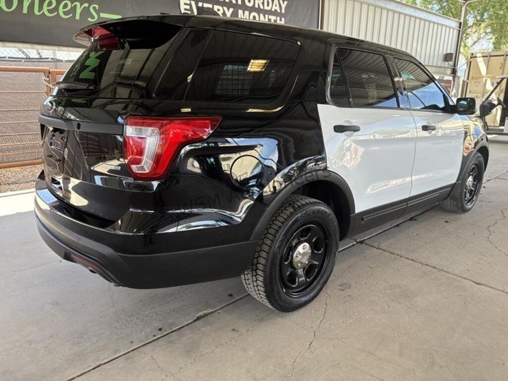 2016-ford-explorer-image-7