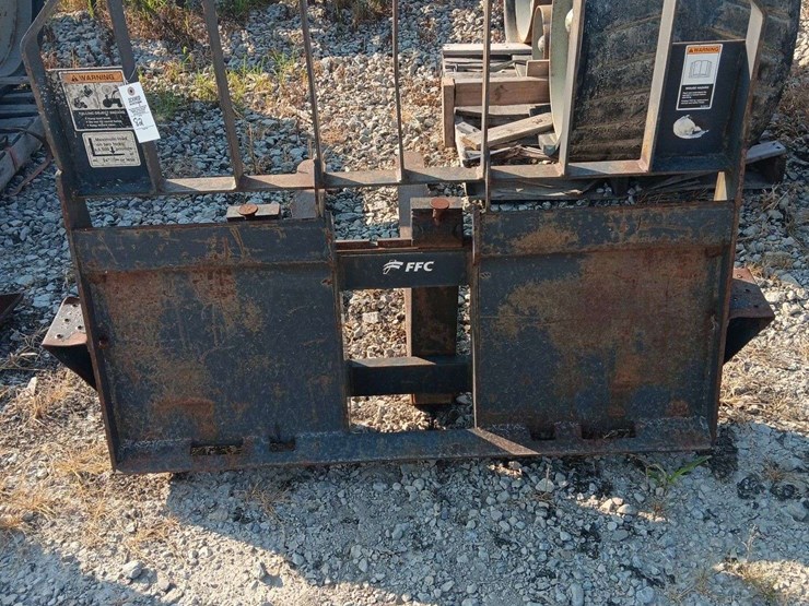 quick-attach-pallet-forks-image-1