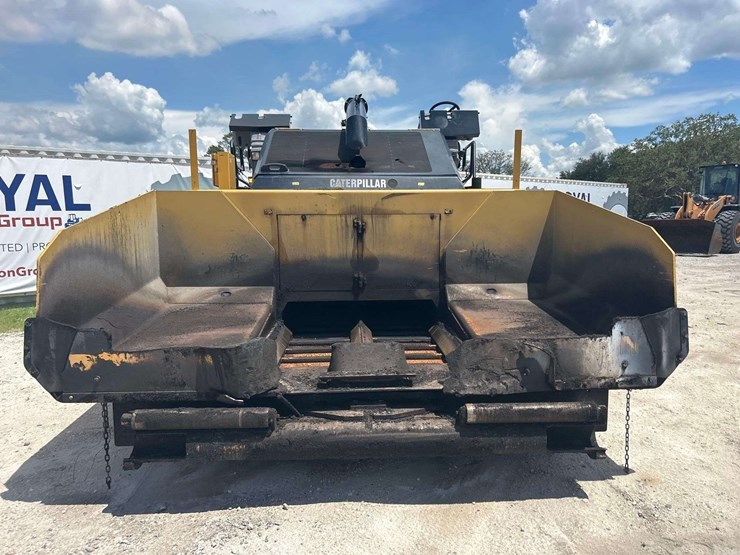 2012-caterpillar-at1055e-track-asphalt-paver-image-28