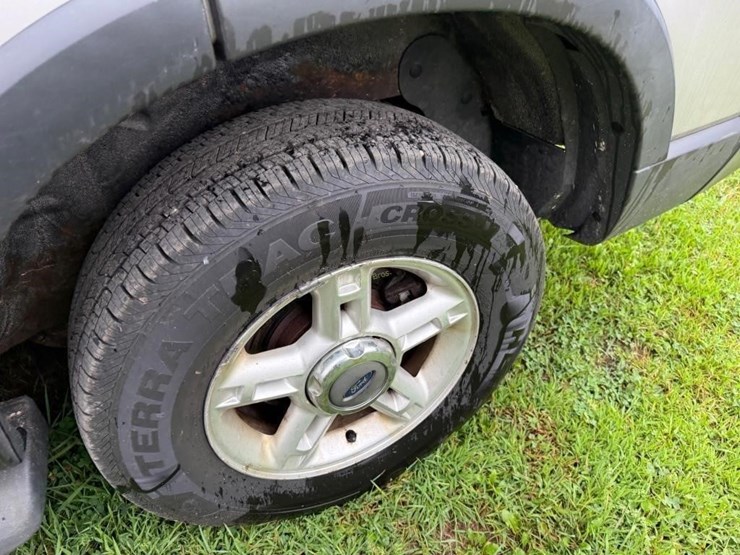 2003-ford-explorer-image-13