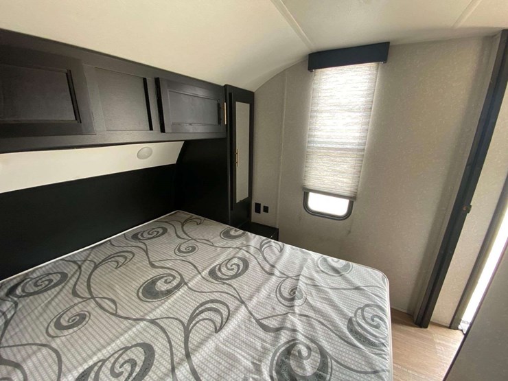 2022-forest-river-cherokee-grey-wolf-26brb-patriotic-edition-32ft.-t/a-travel-trailer-image-28