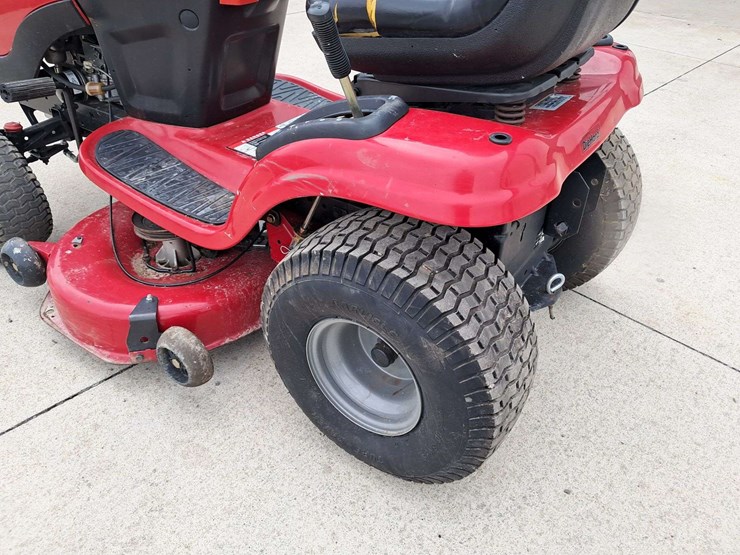 2011-craftsman-yt3000-riding-mower-image-4