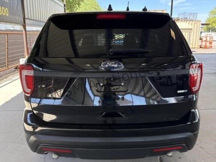 2016-ford-explorer-image-6