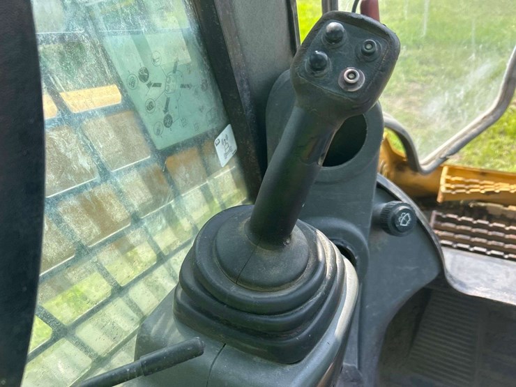 2015-caterpillar-299d2-image-11