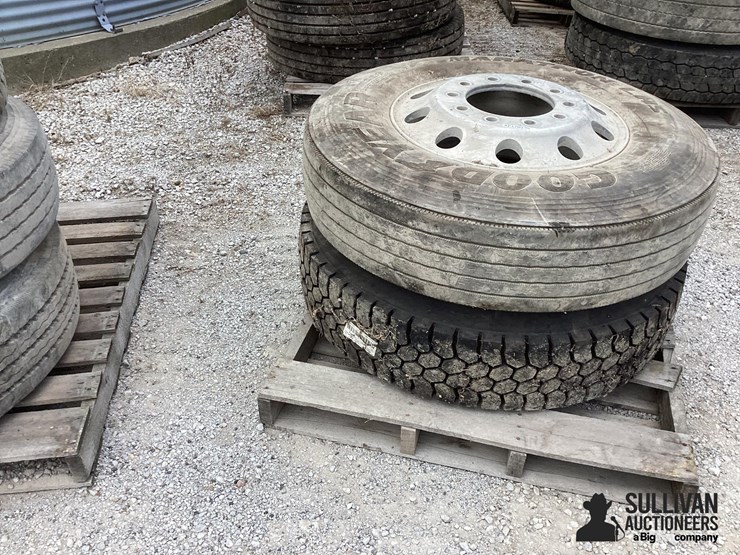 11r22.5-tires-&-rims-image-10