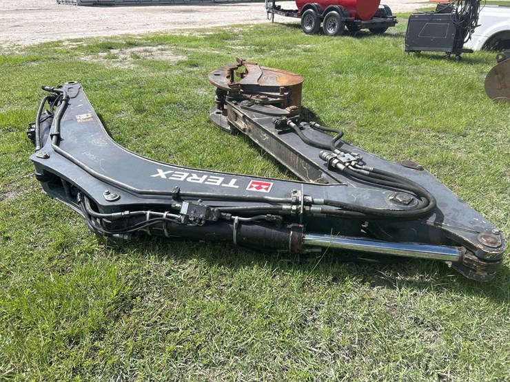 terex-loader-arm-with-bucket-image-4