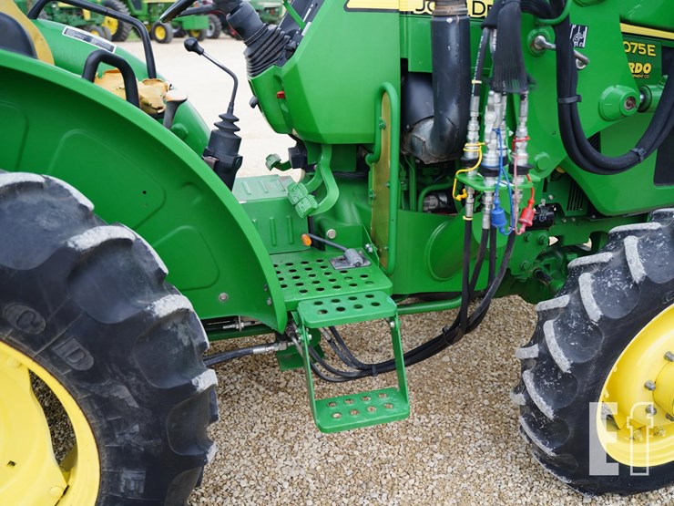 2015-john-deere-5075e-image-22