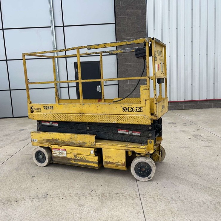 1999 Grove SM2632 Scissor Lift