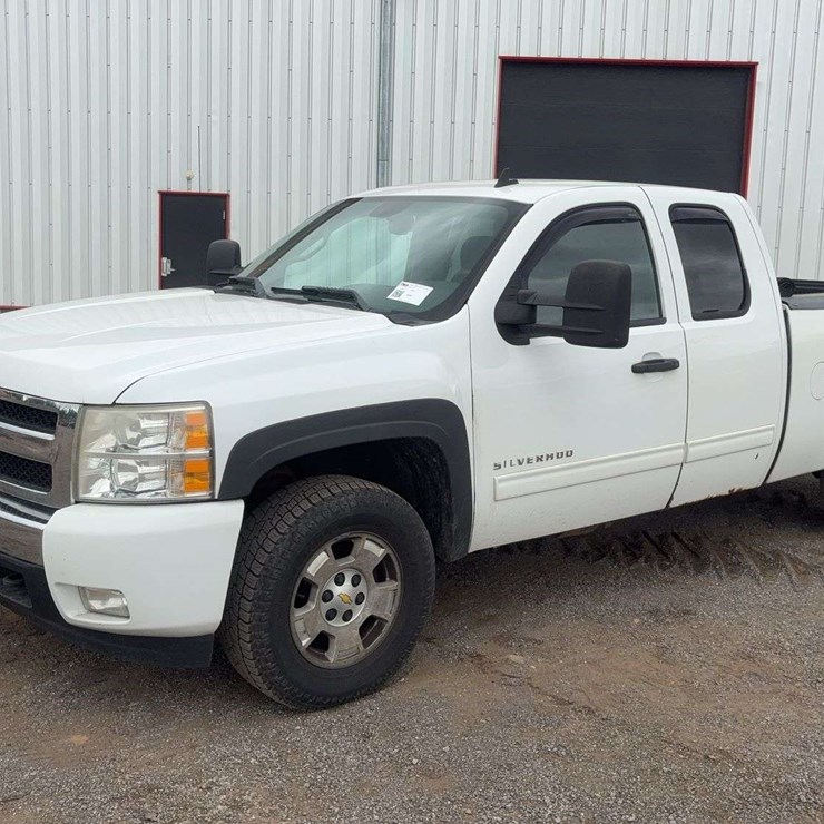 2011 CHEVROLET SILVERADO