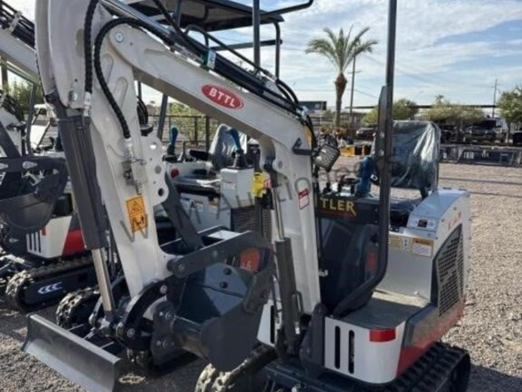 battler-et12m-6-mini-excavator-image-2