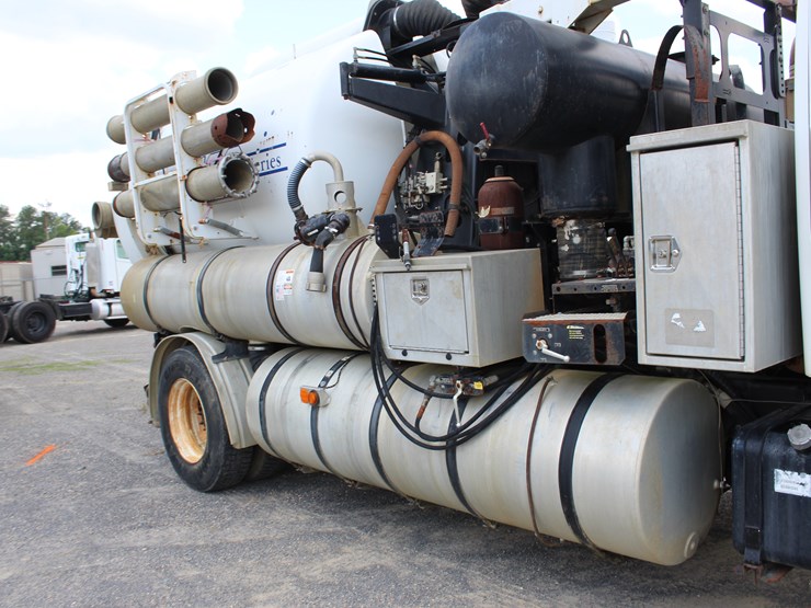 2004-vactor-2100-image-11