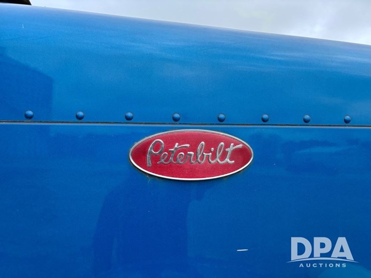 2002-peterbilt-379-image-23