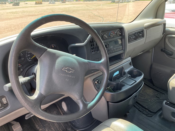 #4731-•-2000-chevy-box-van-(wi-title-in-delay)-image-10