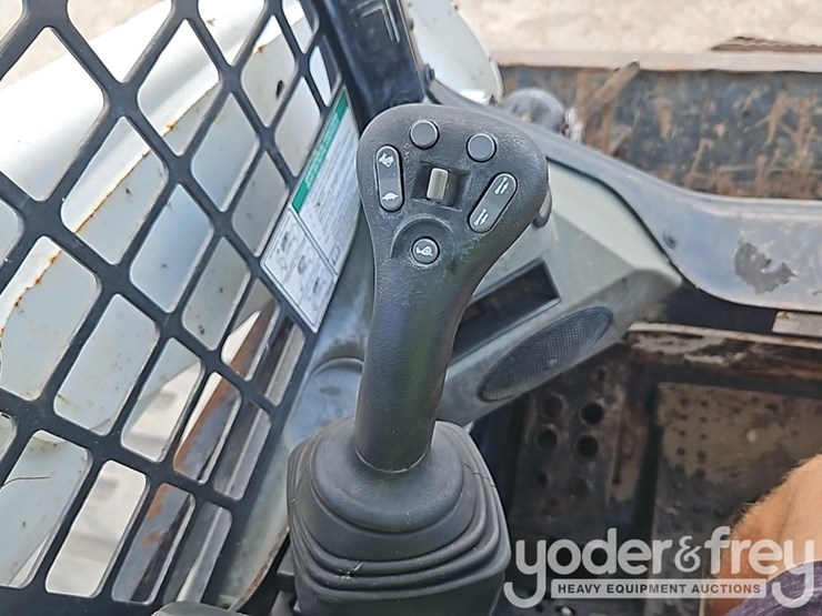 2019-bobcat-t740-image-21