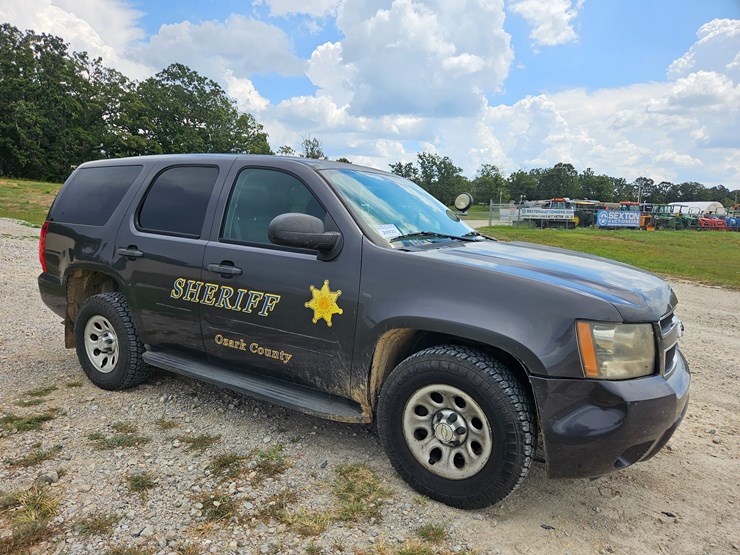 2010-chevrolet-tahoe-image-19