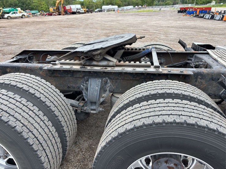 2013-kenworth-t660-image-22