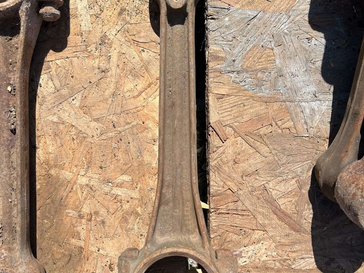 john-deere-model-a-rods-set-and-camshaft-image-10