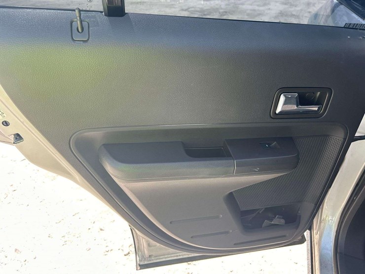 2010-ford-edge-se-image-20