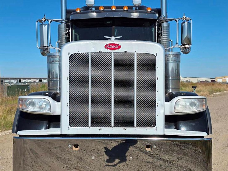 peterbilt-389-image-8