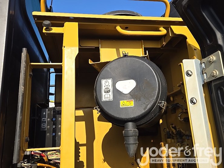 2015-caterpillar-336-f-image-43