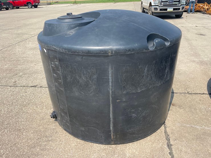 550-gallon-poly-tank-image-1