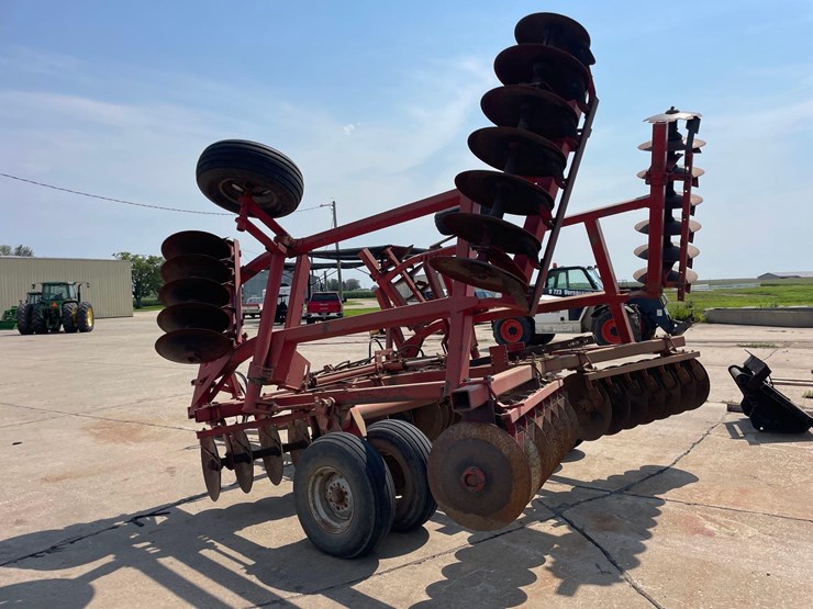massey-ferguson-820-image-4