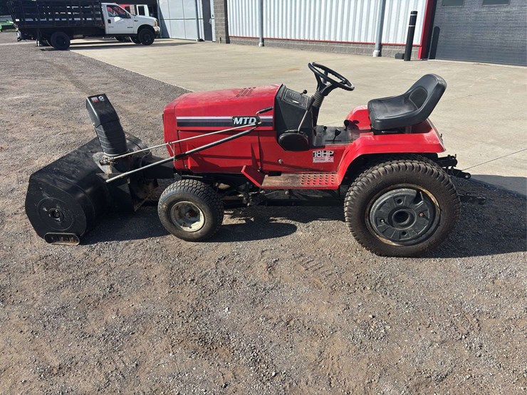 mtd-lawn-tractor-image-11