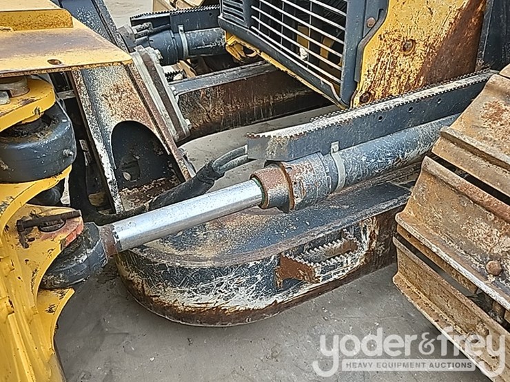2018-deere-850k-lgp-image-24
