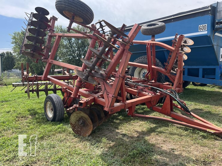 massey-ferguson-820-image-12