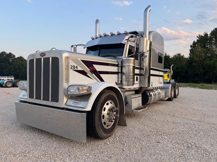 peterbilt-389-image-1