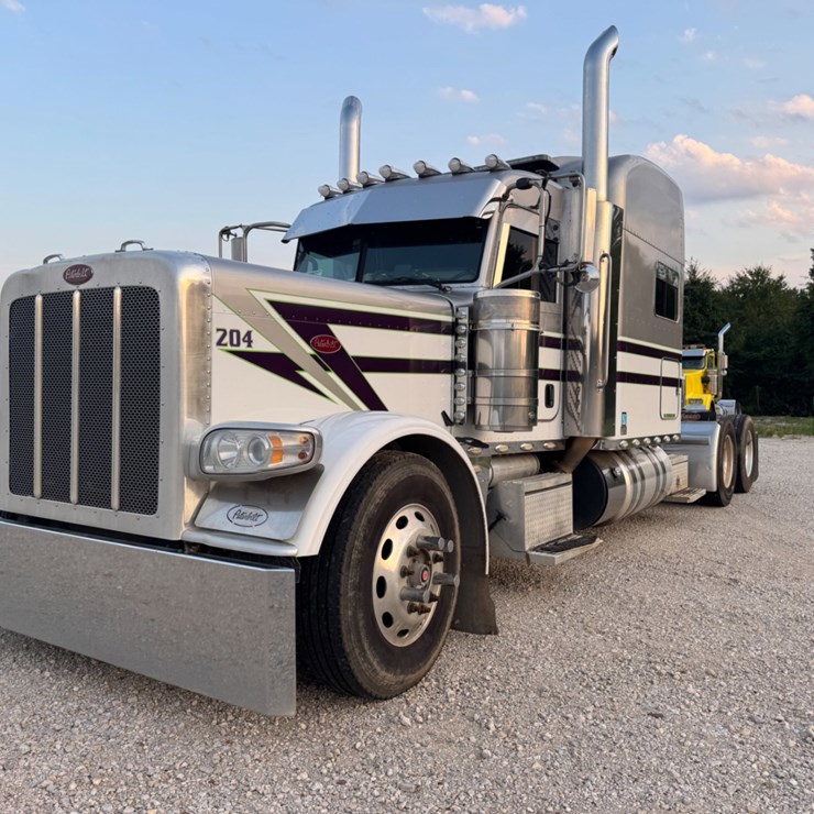 PETERBILT 389