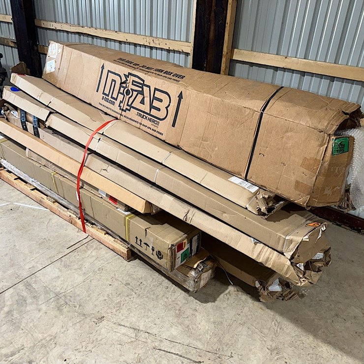 PALLET OF ASSORTED RUNNING BOARDS