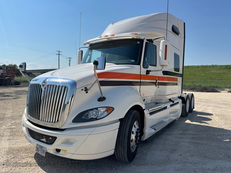 2017-international-prostar-image-1