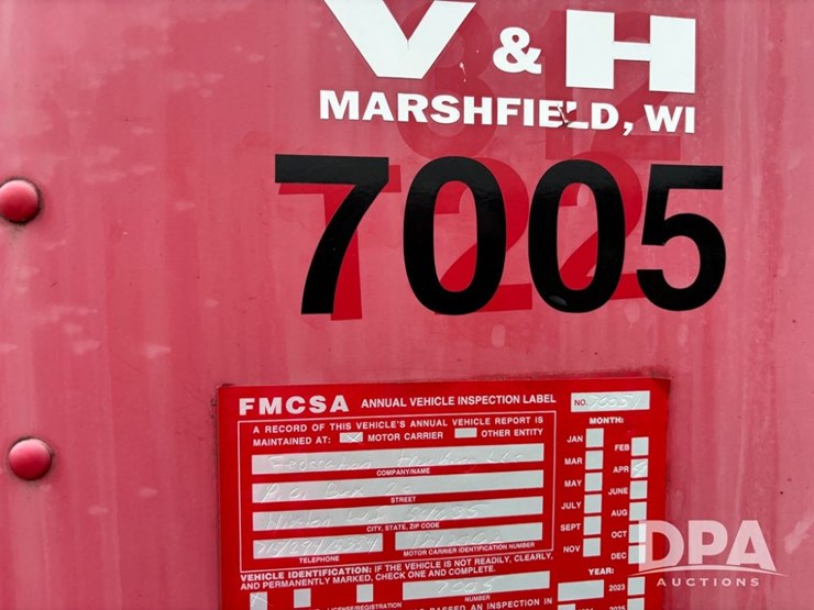 2002-peterbilt-330-image-22