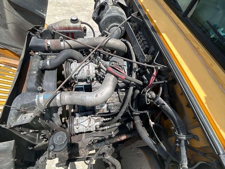 2004-ic-corporation-3000ic-school-bus-image-10