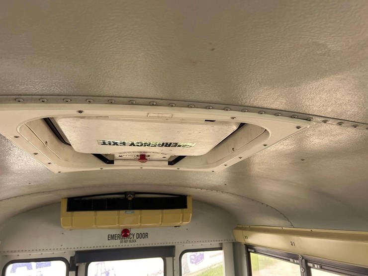 2004-ic-corporation-3000ic-school-bus-image-18