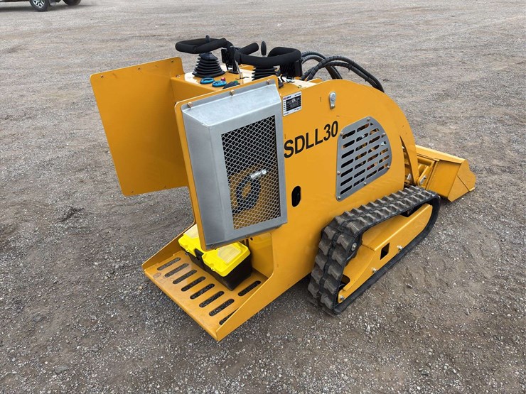 sdll30-stand-on-skid-loader-image-3