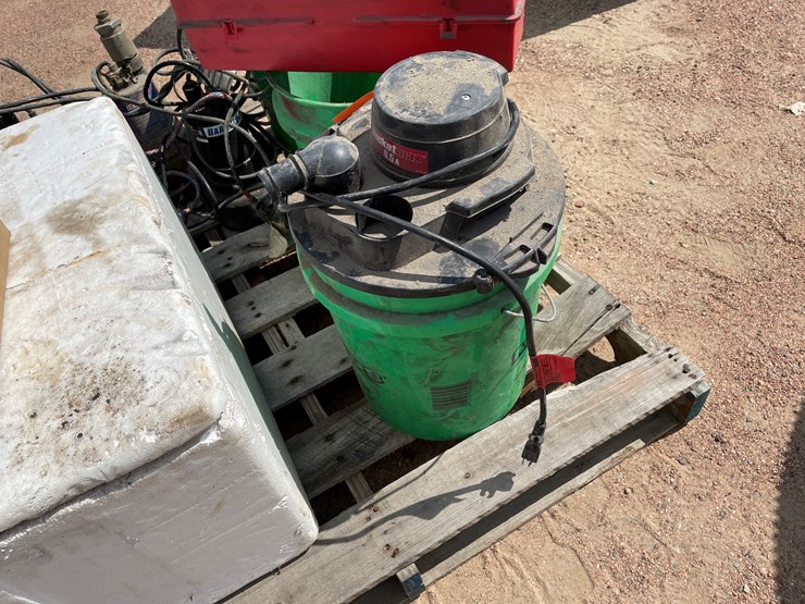 #4742-•-various-sump-pumps-and-vacuums-image-5