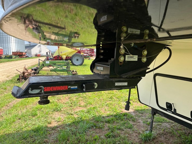 sierra-5th-wheel-camper-image-9
