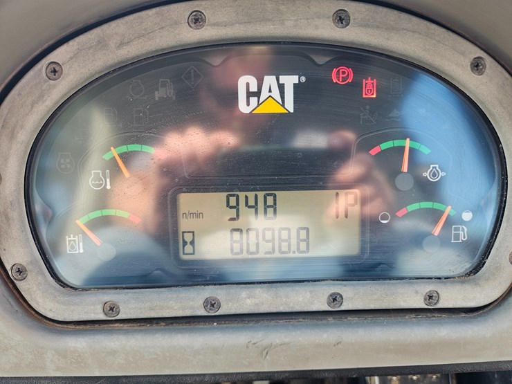 2014-caterpillar-953d-image-66
