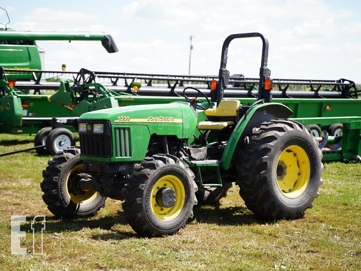 2004-john-deere-5220-image-1